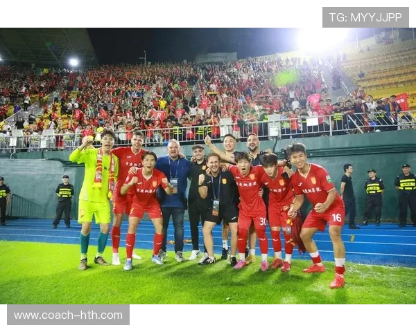 龙洲湾足球队明星球员阵容分析与表现亮点探讨